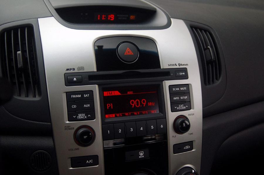  Kia Forte SX 2010 года  (фото 21 из 48)